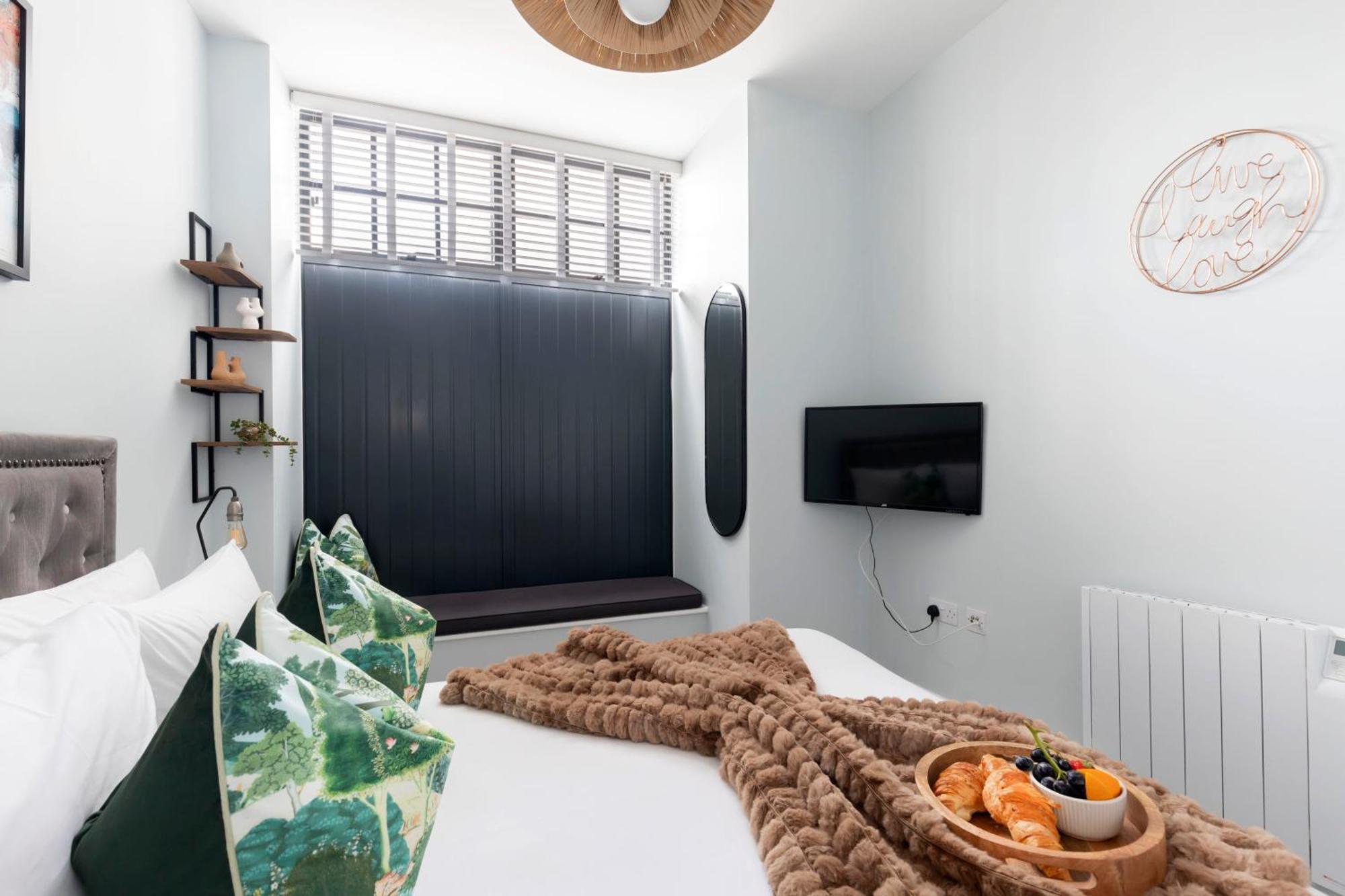 Elliot Oliver - Stylish 2 Bedroom Town Centre Apartment Cheltenham Kültér fotó